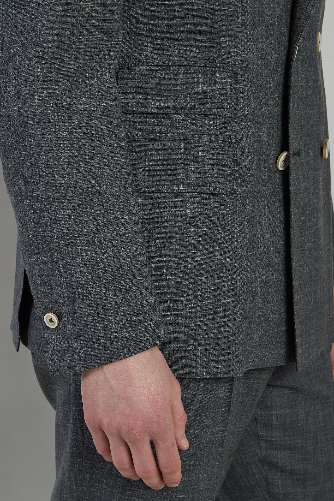 Men's Slim Fit Double-Breasted Wool Silk and Linen Suit | Eleventy - Image 5