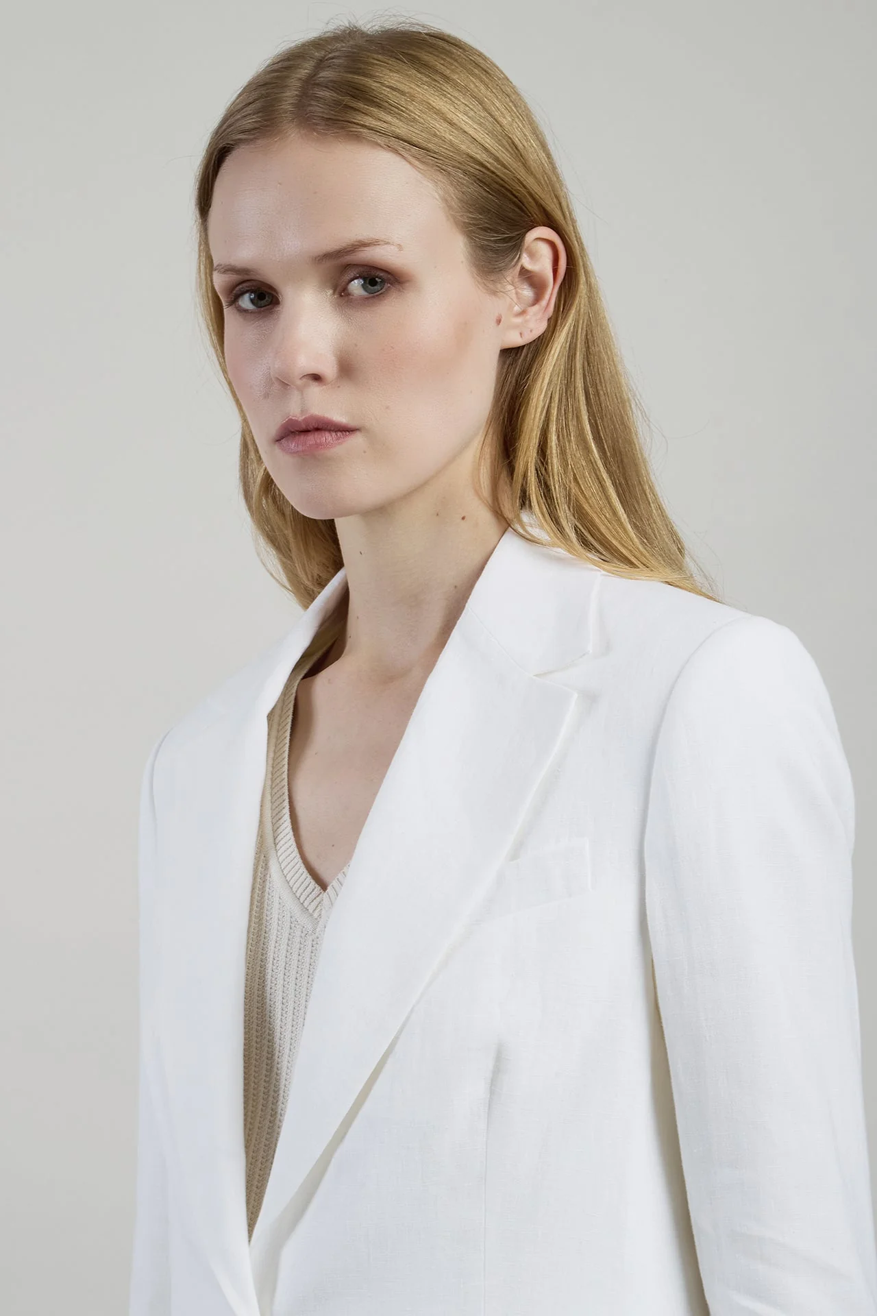 Women's Single-Breasted Linen Jacket for Summer Style | Eleventy - Image 4