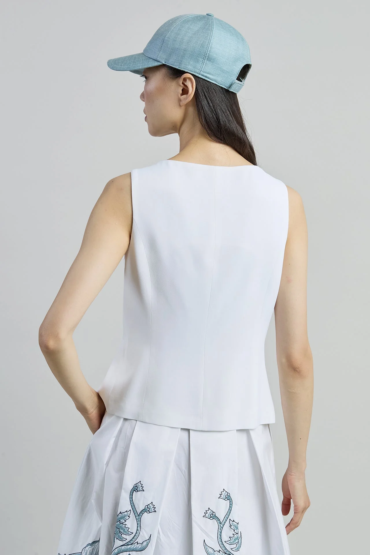 Women's Boat Neck Viscose Vest with Diagonal Weave | Eleventy - Image 3