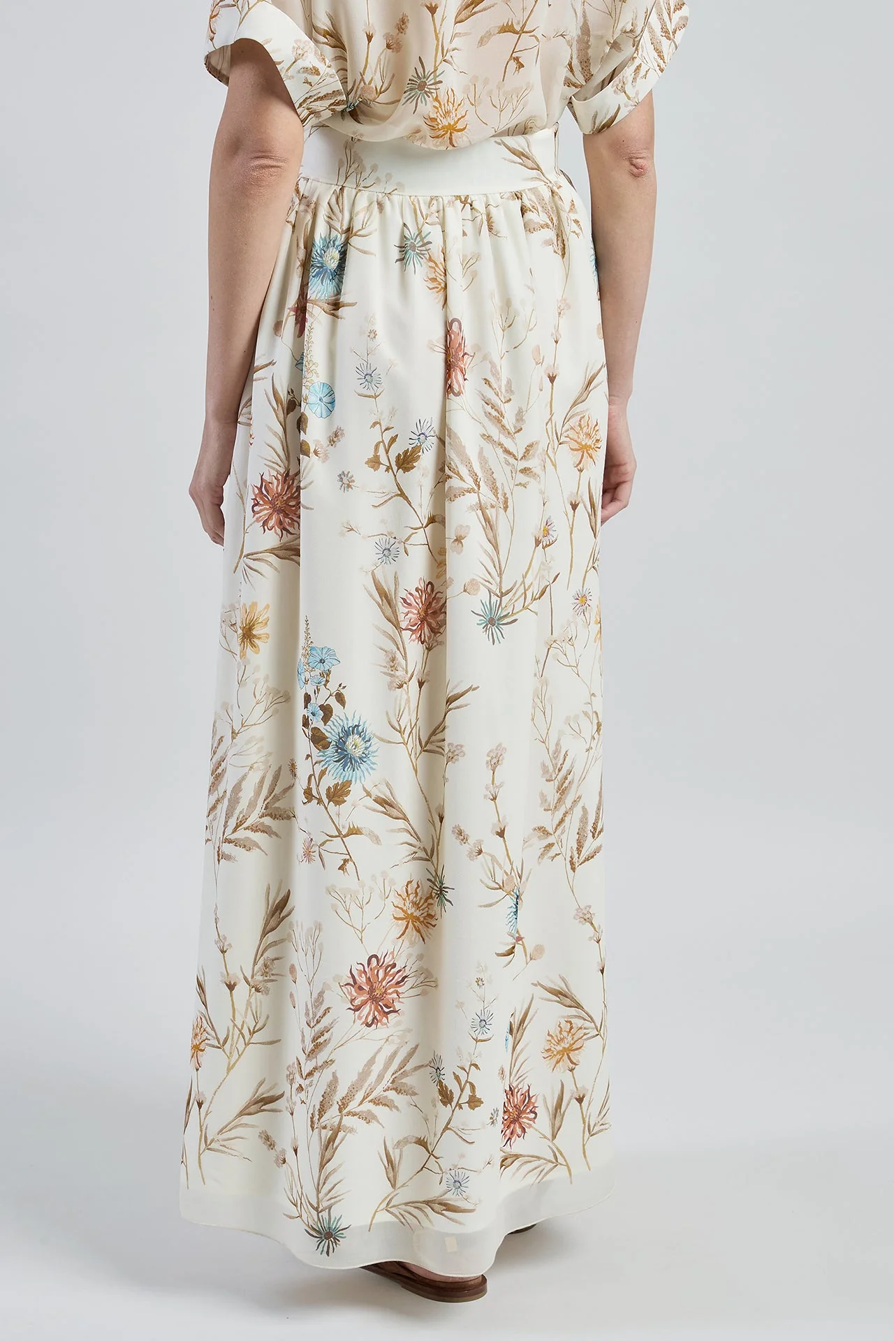 Long Printed Silk Georgette Skirt with Floral Pattern | Eleventy - Image 3