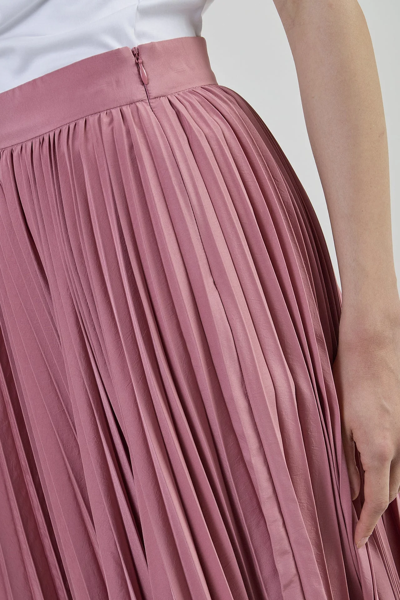 Long Pleated Soleil Skirt in Beige Technical Fabric | Eleventy - Image 4