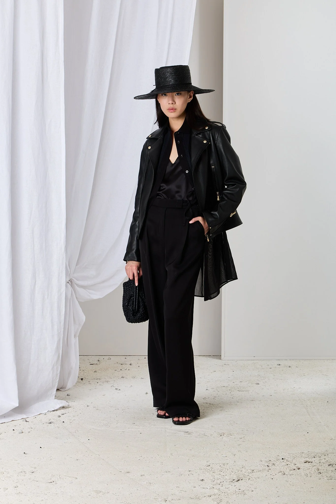 Look Woman 24