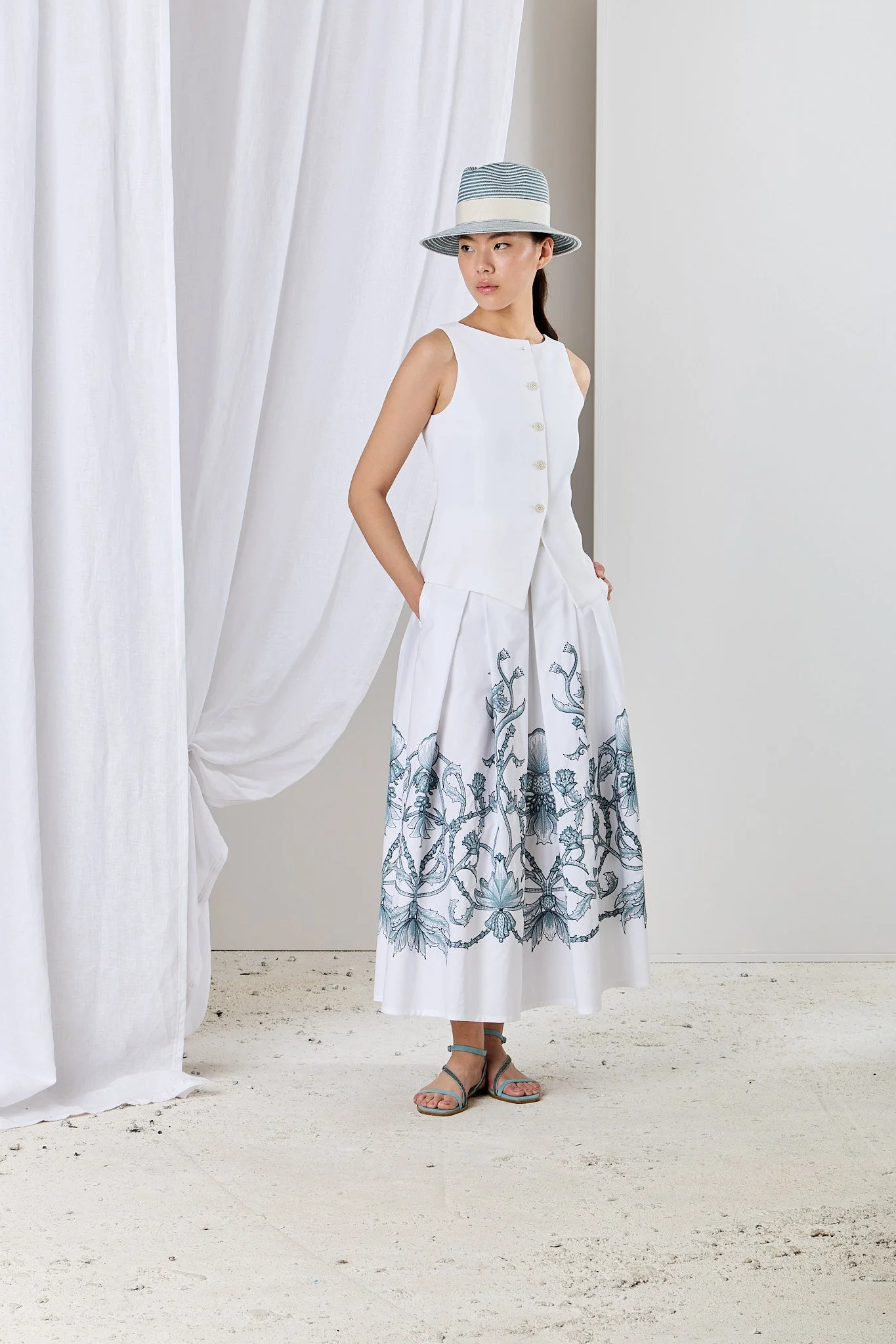 Look Woman 14