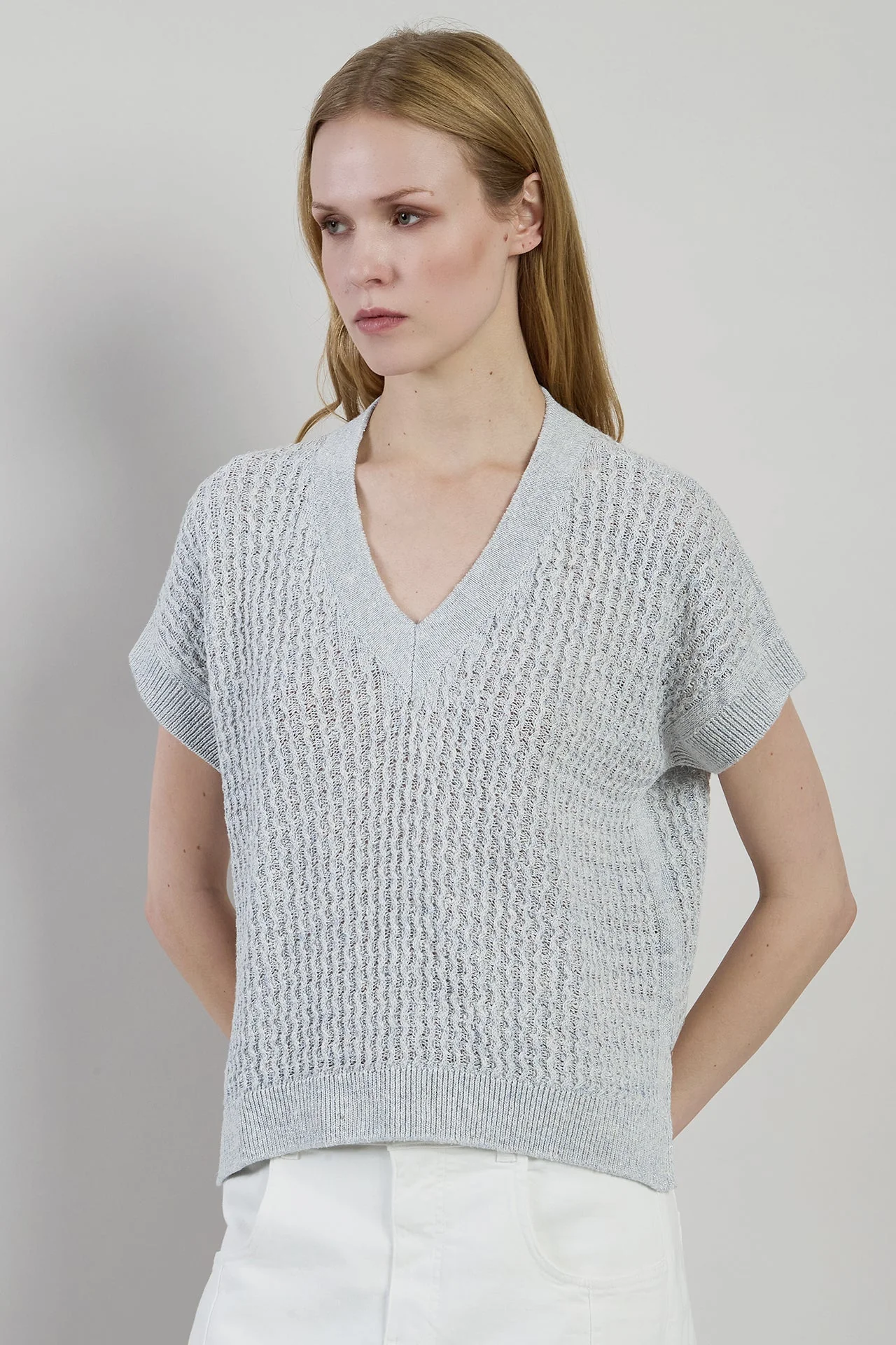 Women's V-Neck Sleeveless Linen Cotton Silk Sweater | Eleventy - Image 2