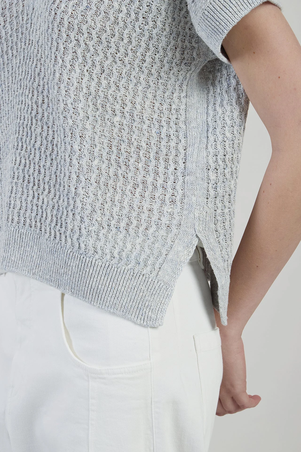 Women's V-Neck Sleeveless Linen Cotton Silk Sweater | Eleventy - Image 4
