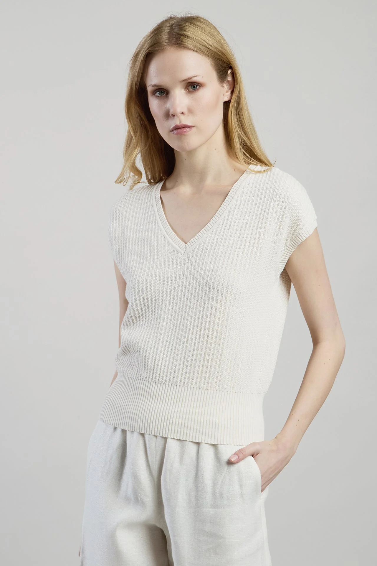 Women's Organic Cotton Sleeveless V-Neck Sweater | Eleventy - Image 2