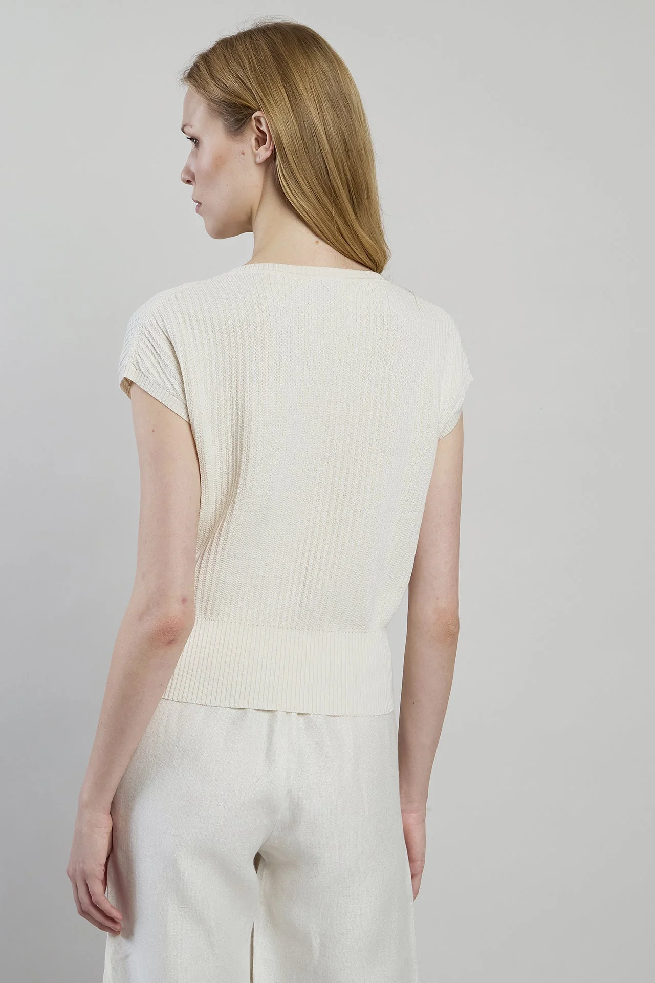 Women's Organic Cotton Sleeveless V-Neck Sweater | Eleventy - Image 3