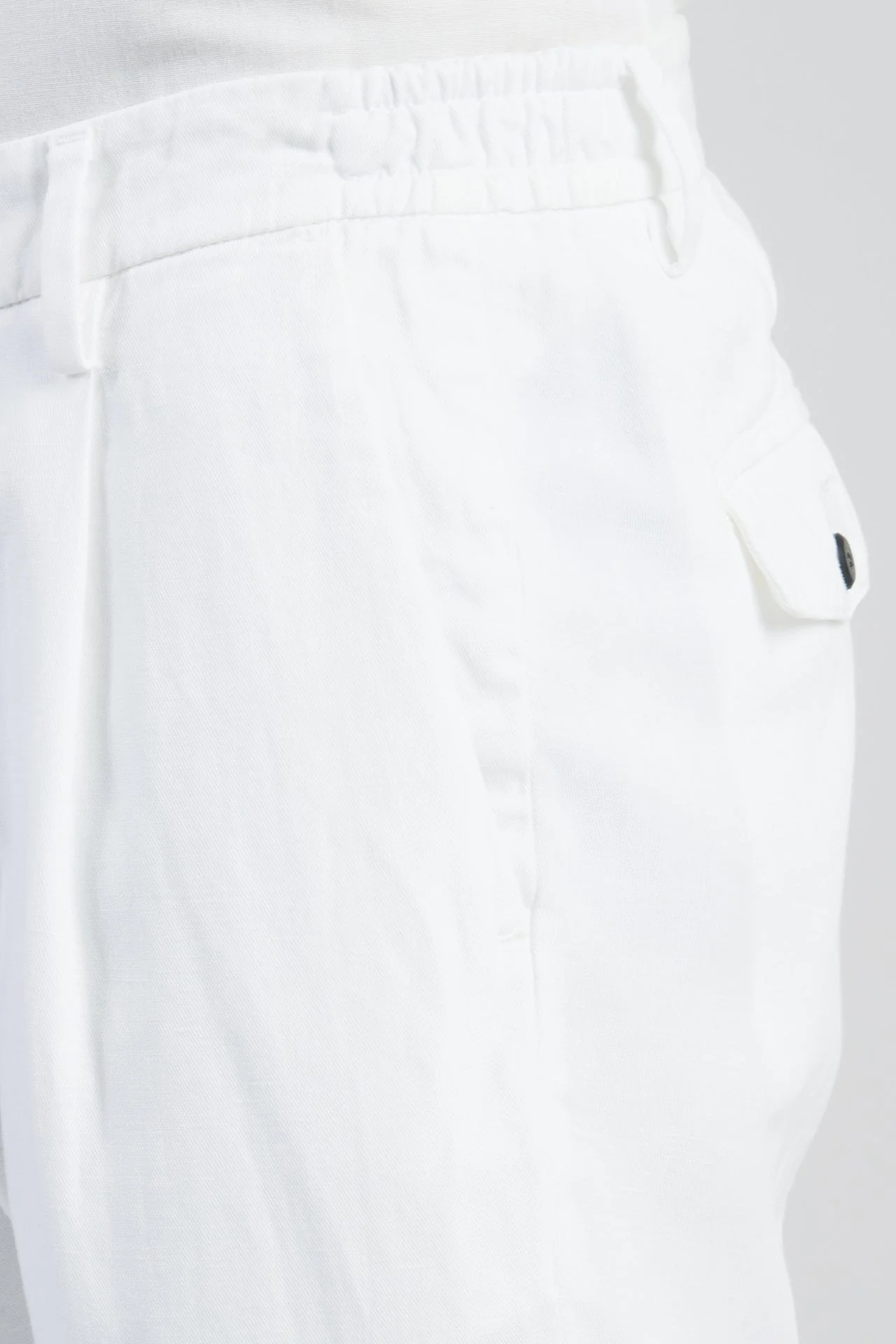 Men's Cotton Linen Chino Trousers with Pleats | Eleventy - Image 4