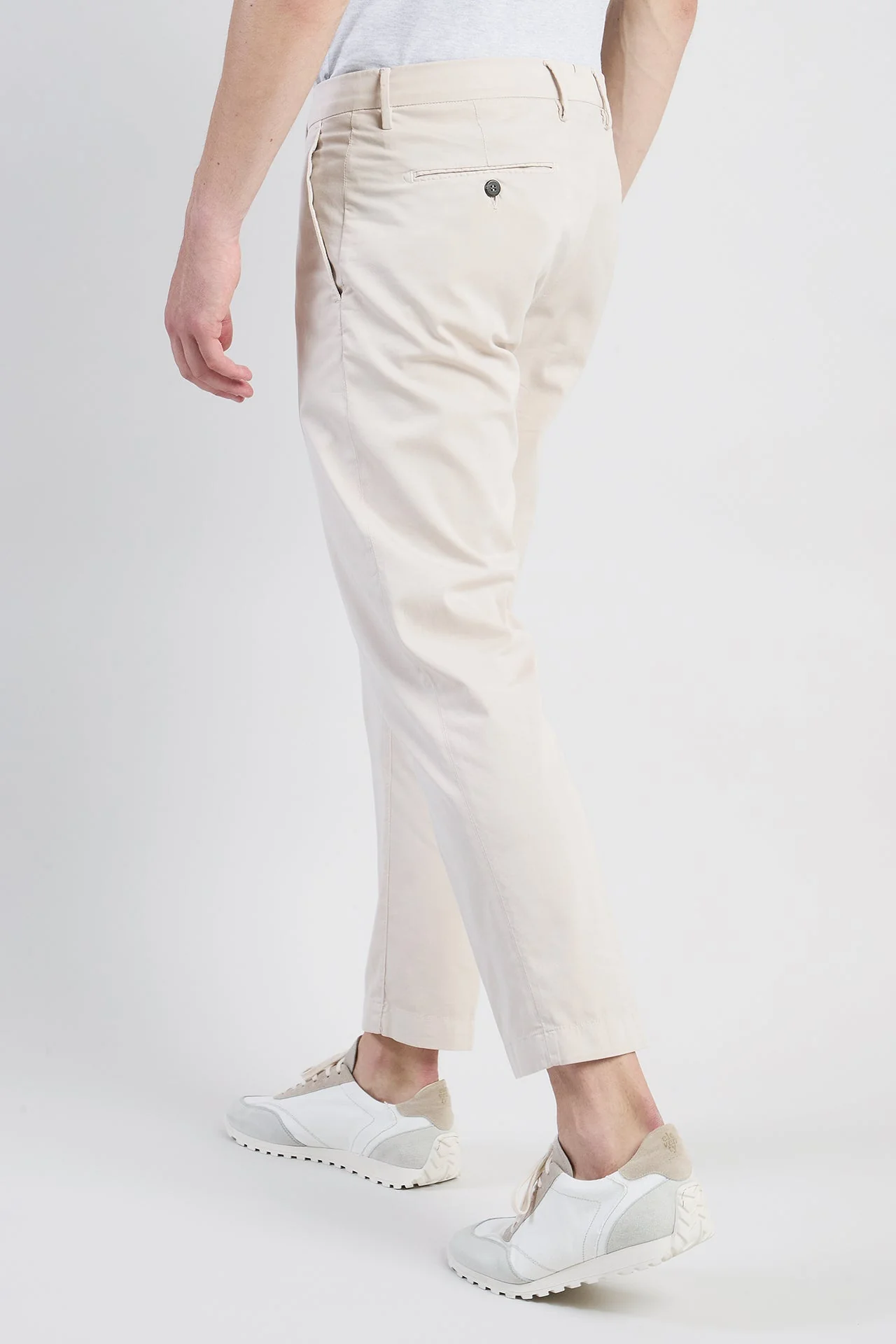 Men's Regular Fit Chino Trousers in Fine Cotton and Silk | Eleventy - Image 3