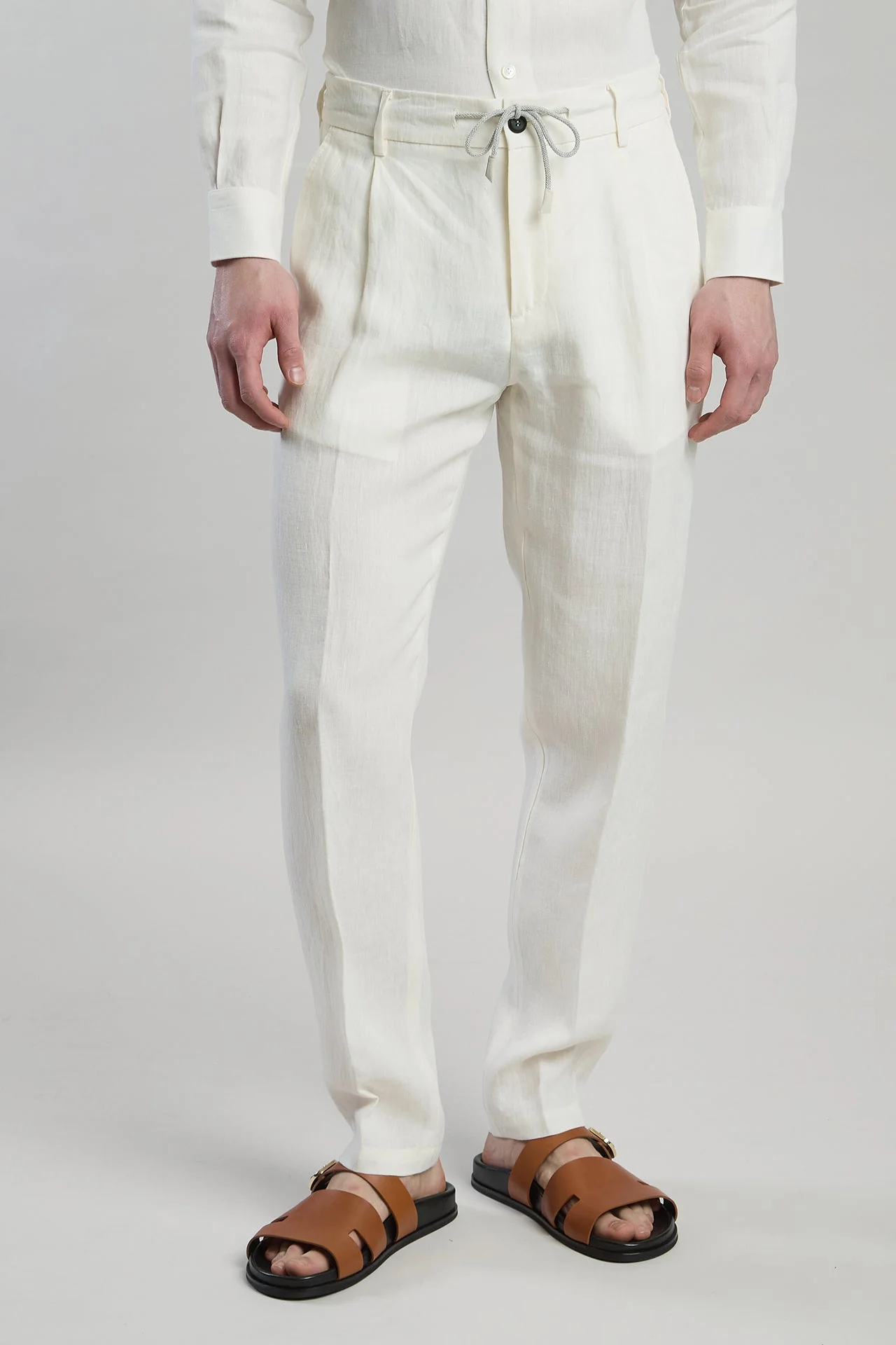 Men's Linen Jogger Trousers with Pleats and Drawstring | Eleventy - Image 2