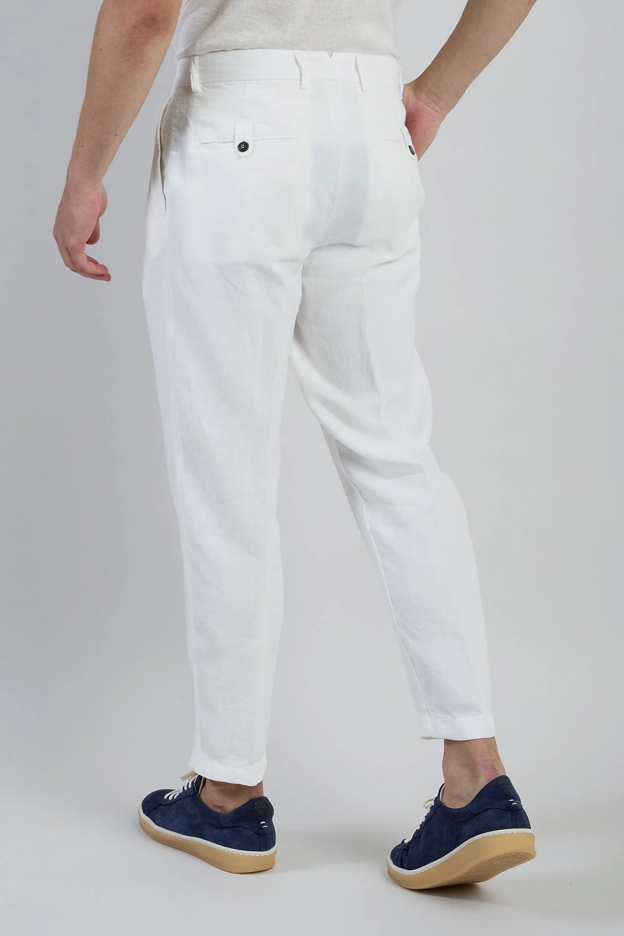 Men's Garment-Dyed Linen Trousers with Relaxed Fit | Eleventy - Image 3