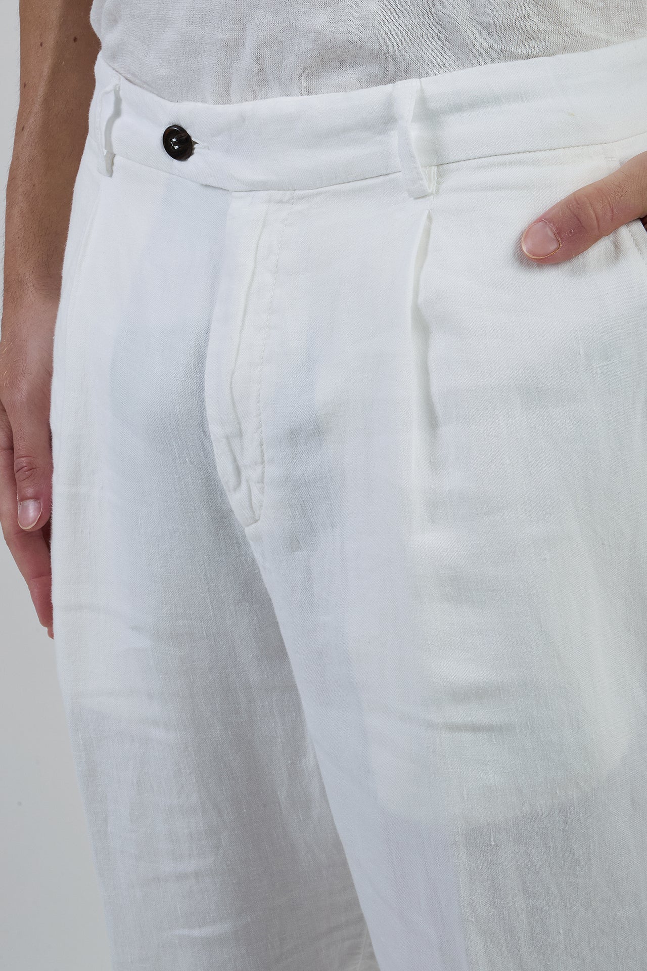 Men's Garment-Dyed Linen Trousers with Relaxed Fit | Eleventy - Image 4