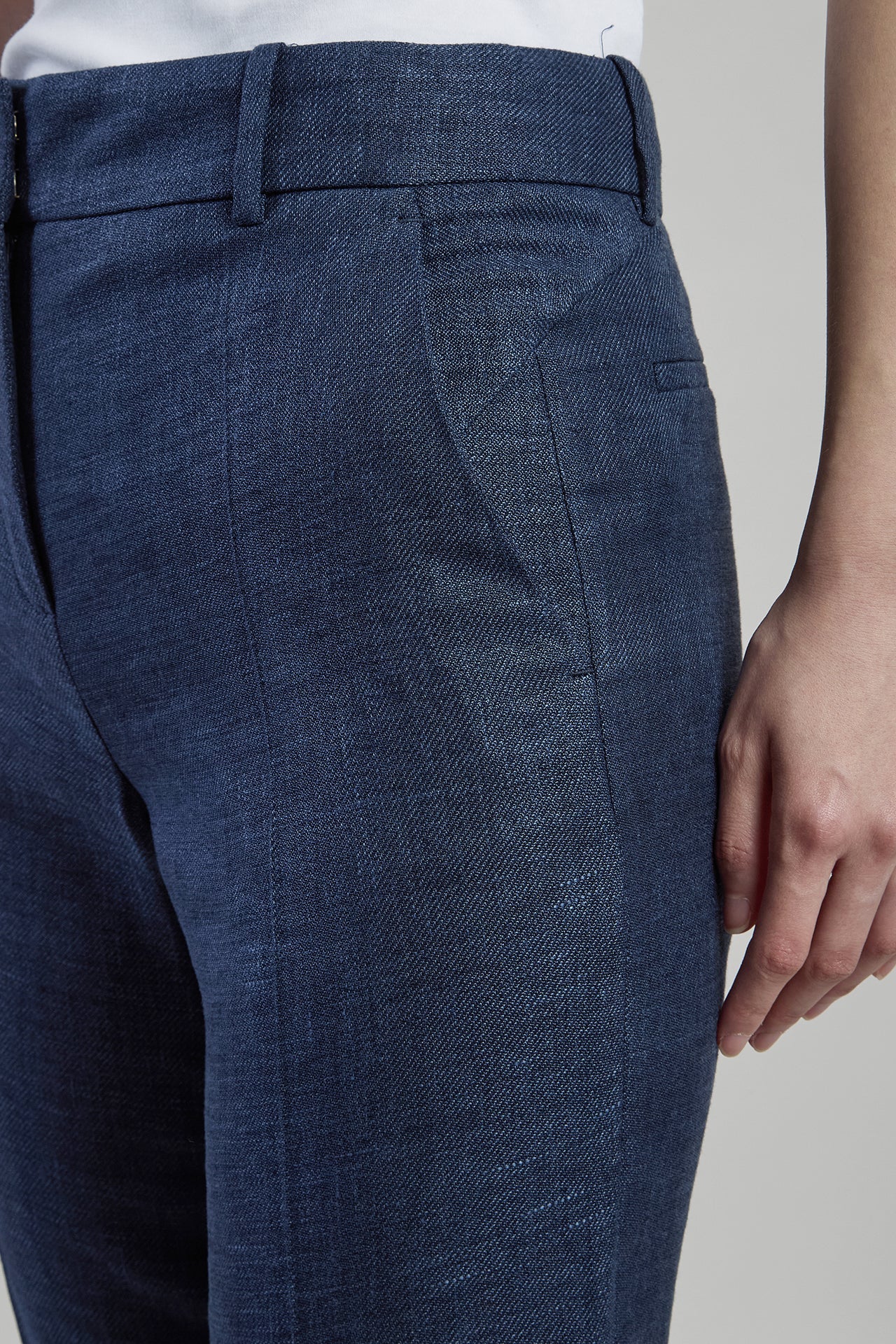 Women's Slim Fit Linen Wool and Silk New York Trousers | Eleventy - Image 4