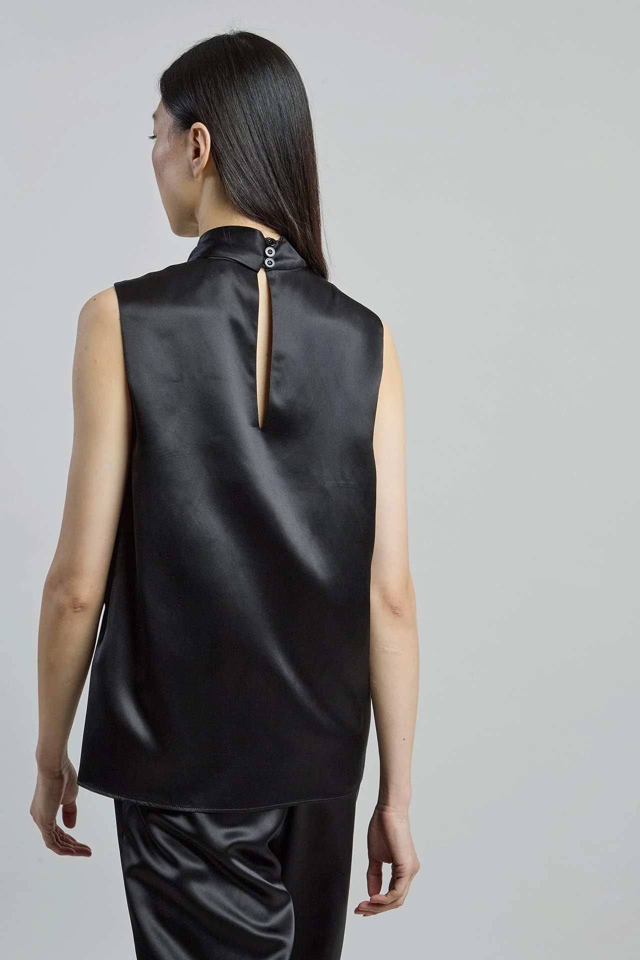 Women's Sleeveless Double Silk Satin Crossover Neck Top | Eleventy - Image 3