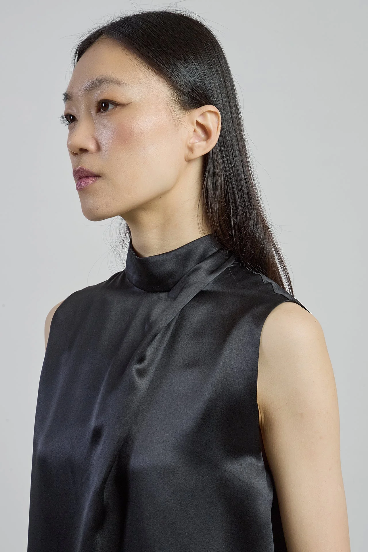Women's Sleeveless Double Silk Satin Crossover Neck Top | Eleventy - Image 4
