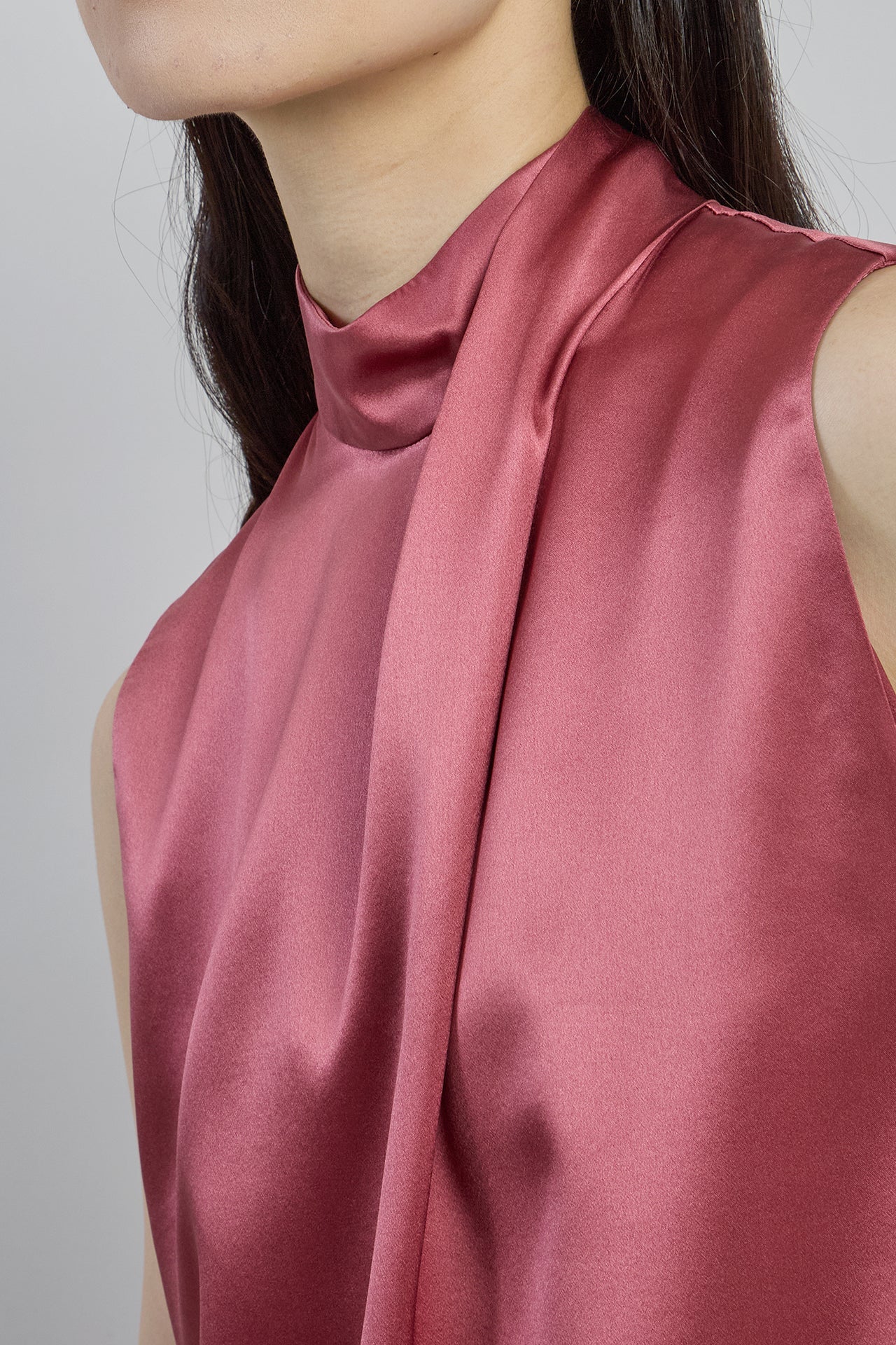 Women's Sleeveless Double Silk Satin Crossover Neck Top | Eleventy - Image 9