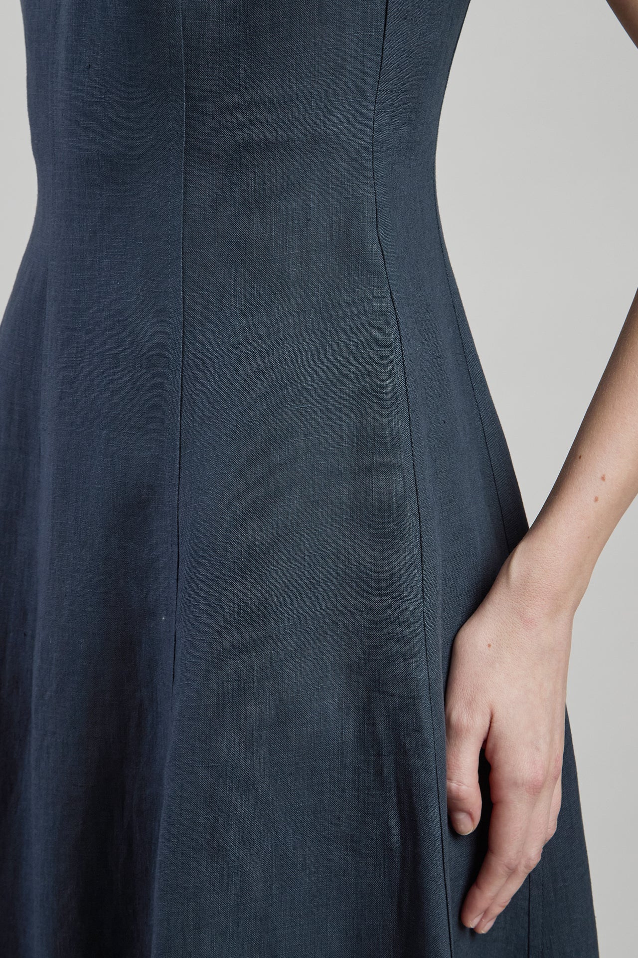 Women's Sleeveless Maxi Dress in 100% Pure Linen | Eleventy - Image 3